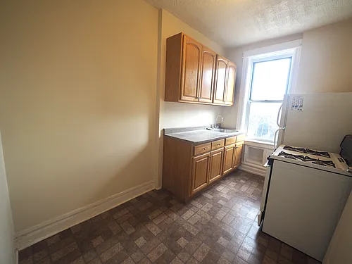 25-21 23rd St #3L Photo 1