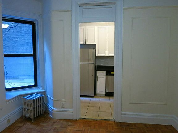 4th image of 220 E 78th St APT 7