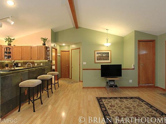 5th image of 696 Birkdale Ct
