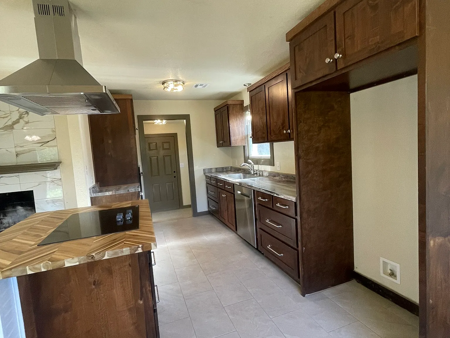 3 bed, 1716 sqft, $2,600 — Photo 3