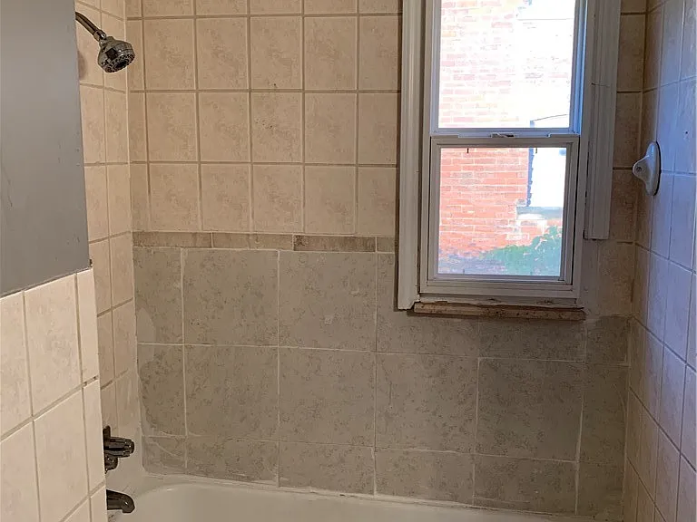 160 Hazelwood Ave — Photo 16