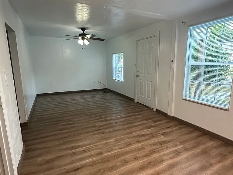 834 W Jones St — Photo 2