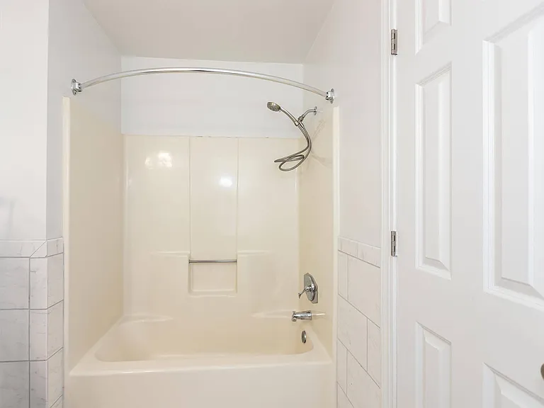Lake Princess Anne Apartments — Photo 18
