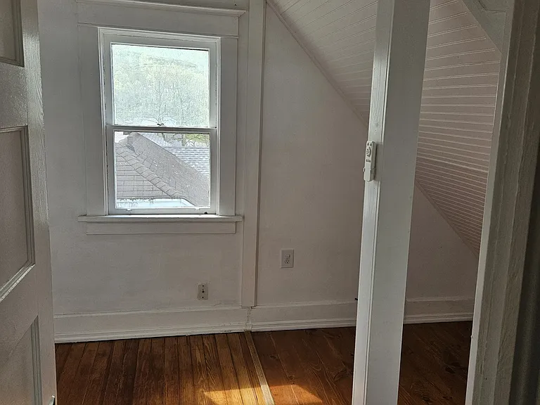 1645 Frederick Ave — Photo 11