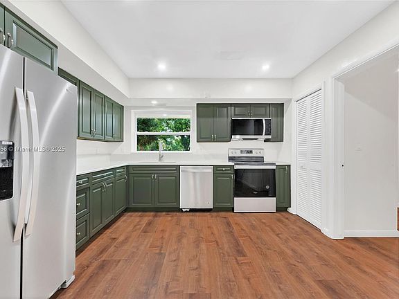4th image of 550 SW 38th Ter #550