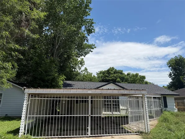 5535 Elmlawn Dr, Houston, TX 77033
