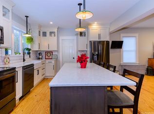 39 Crandall Rd, Little Compton, RI 02837