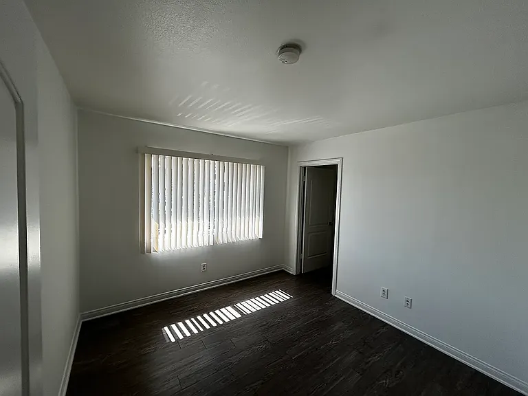 14359 Haynes St #5 — Photo 4