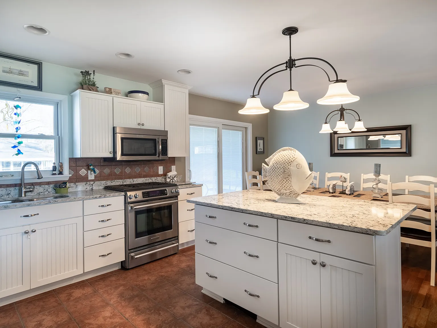 3 bed, 1.5 bath, 1200 sqft, $2,000 — Photo 1