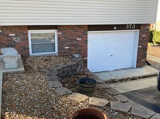 373 Hand Dr, Godfrey, IL 62035