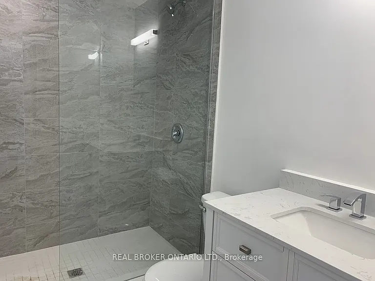 2199 Gerrard St E #4 — Photo 4