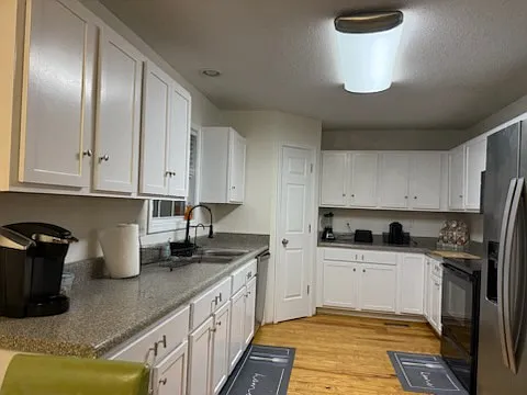 411 Fletcher Ln — Photo 20
