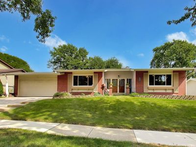 6001 Ross Dr, Woodridge, IL, 60517