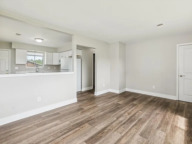 210 Morrill St — Photo 6