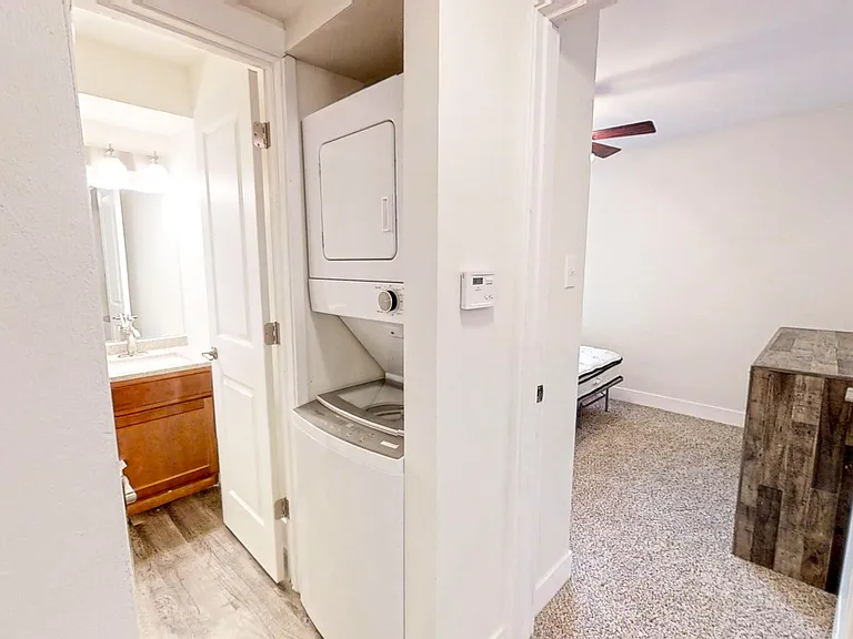 209 E Clark St #8 — Photo 2