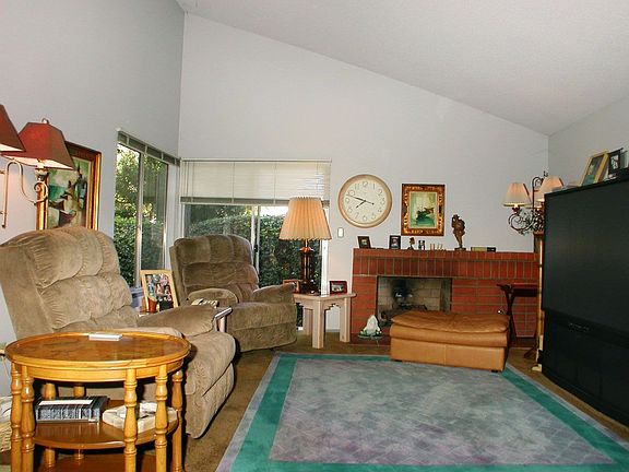 Living Room with fireplace