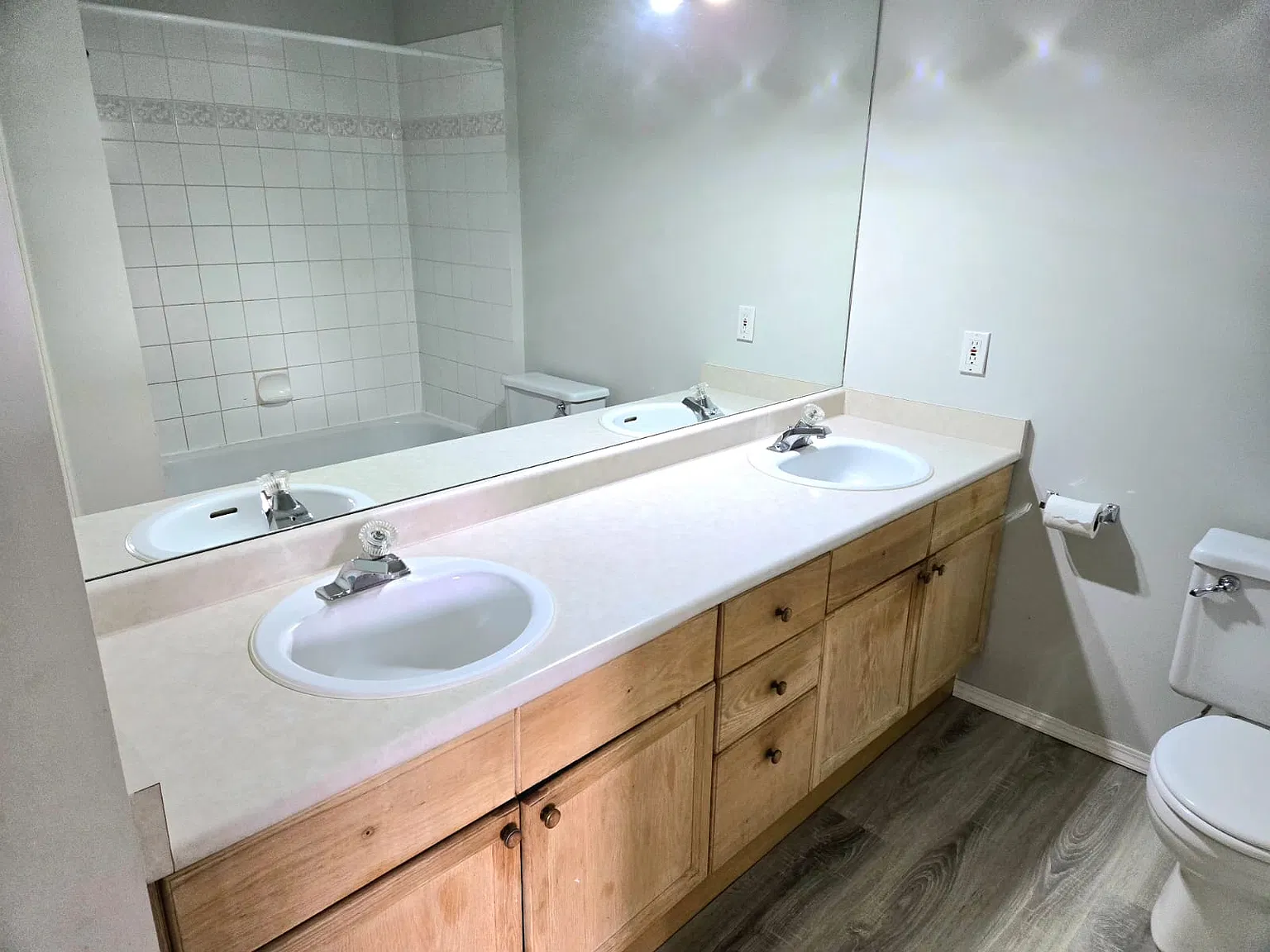 3 bed, 1.5 bath, 1200 sqft, $3,300 — Photo 4