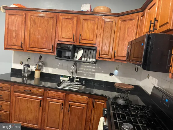 52 E Seymour St, Philadelphia, PA 19144