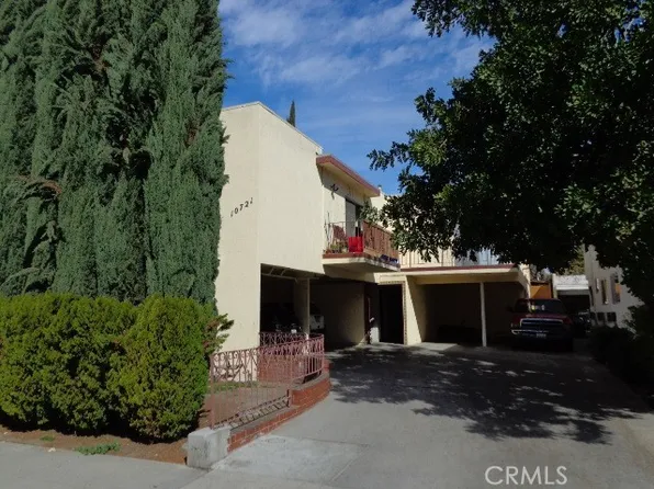 10721 Bloomfield St, North Hollywood, CA 91602