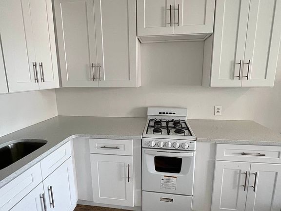 4th image of 458 W 50th St #3