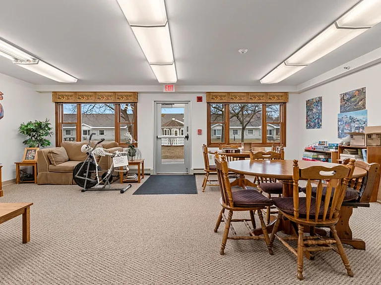 Hickory Drive and Pinecrest Apartments — Photo 60