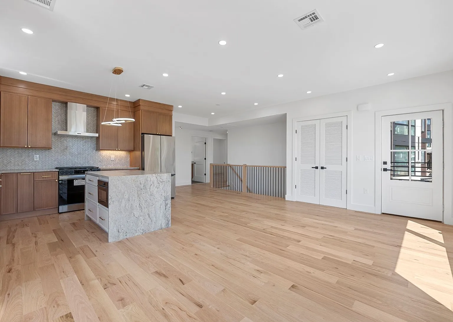 849 Pleasantview Ter — Photo 4