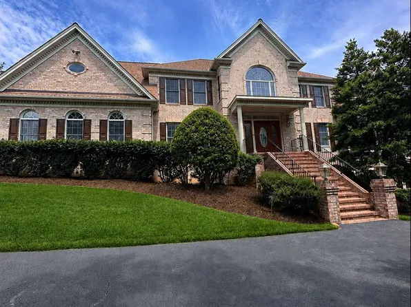 17030 Thousand Oaks Dr, Haymarket, VA 20169