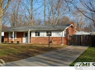 29842 Chelmsford Rd, Southfield, MI 48076