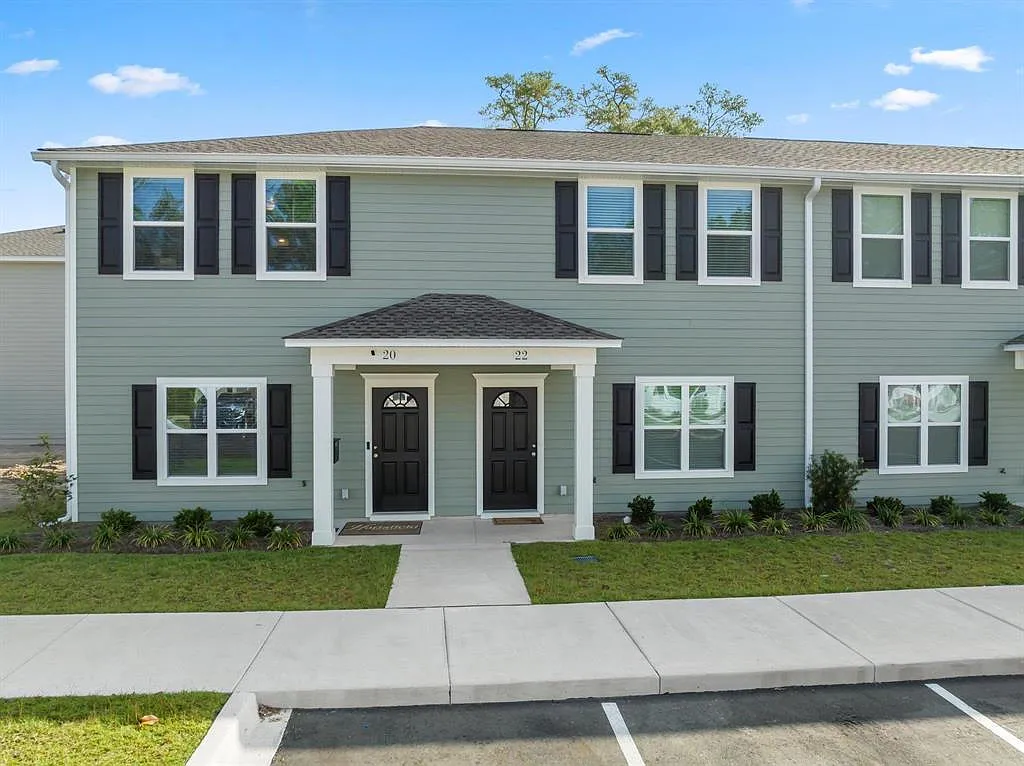 3 bed, 3.0 bath, 1280 sqft, $1,500 — Photo 1