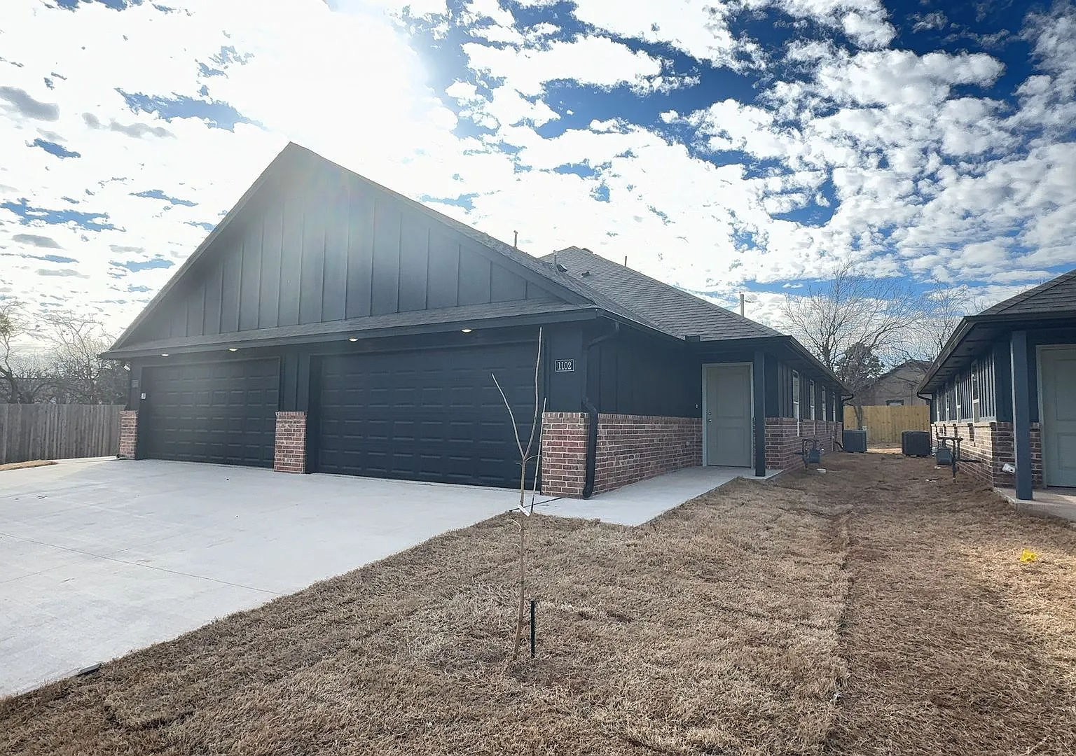 Welcome to Masonwood featuring this 3 Bedroom 2 Bath 2 Car Garage Duplex in a Great location clos... — Photo 2