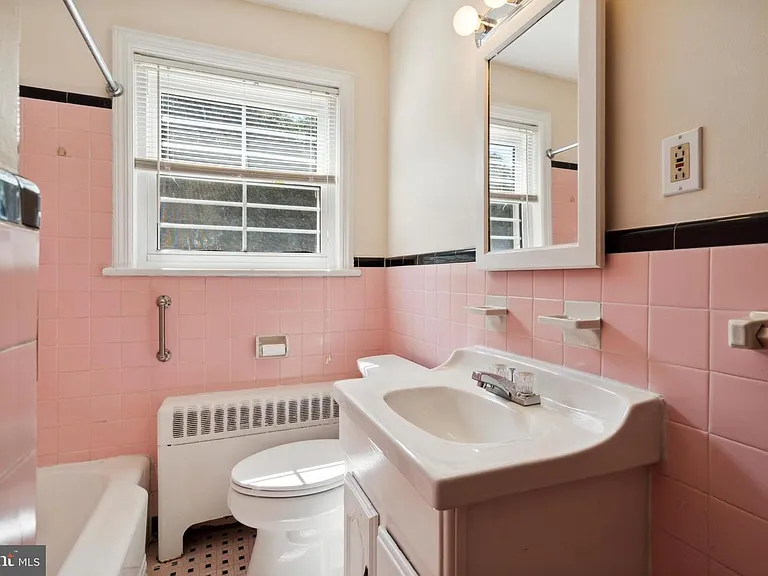 10 Lloyd Ave #1N — Photo 15