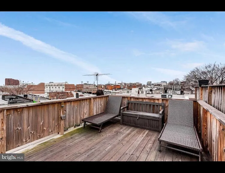 517 S Glover St — Photo 10