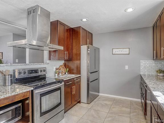 2nd image of 627 S Jasmine Way