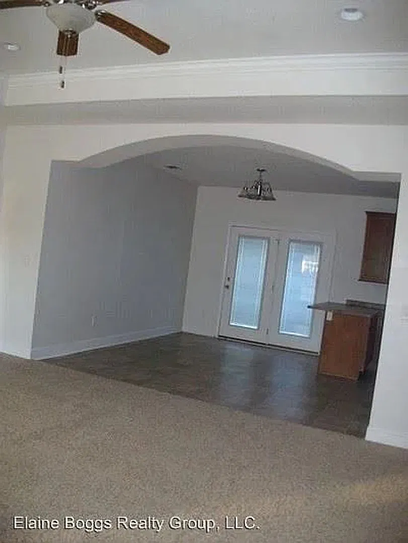 Beautiful 3 bedroom, 2 bath home is located in the Crossing Subdivision!! — Photo 4