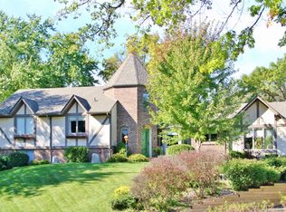 9042 Hyland Creek Rd, Bloomington, MN 55437