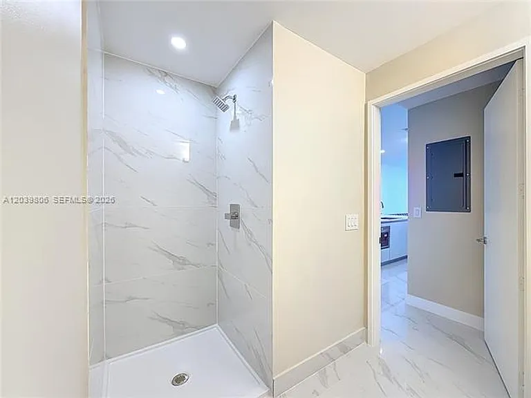 700 NE 24th St #4904 — Photo 26