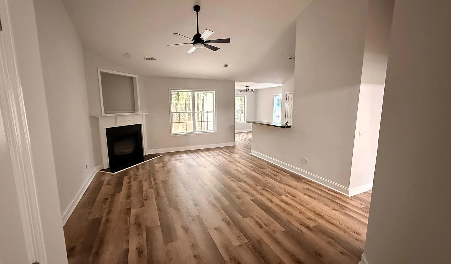 4 bed, 2313 sqft, $2,650 — Photo 3