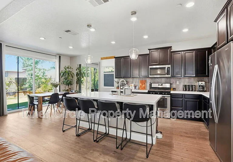 2282 Acero Ct — Photo 4
