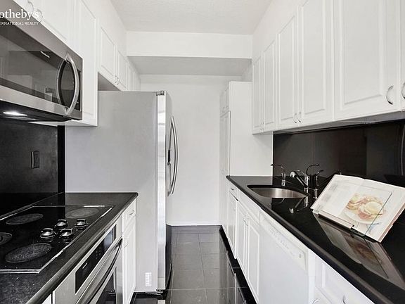 4th image of 303 E 43rd St APT 26B