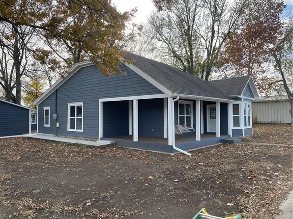 423 E Market St, Lacygne, KS 66040