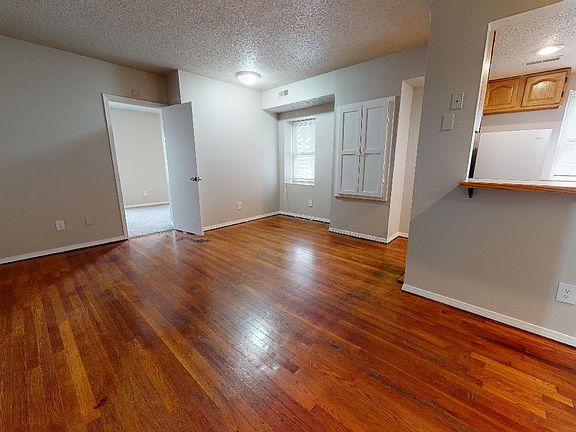 3rd image of 3421 Wyandotte St APT 304