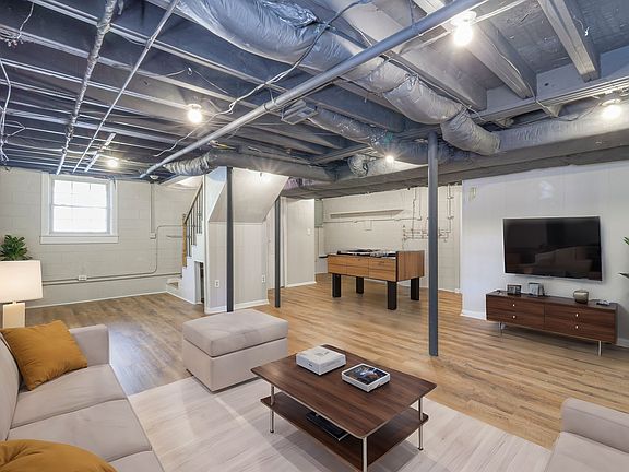 3rd image of 121 Lynhurst Cir