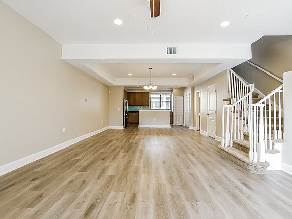 5th image of 580 Copley Ln
