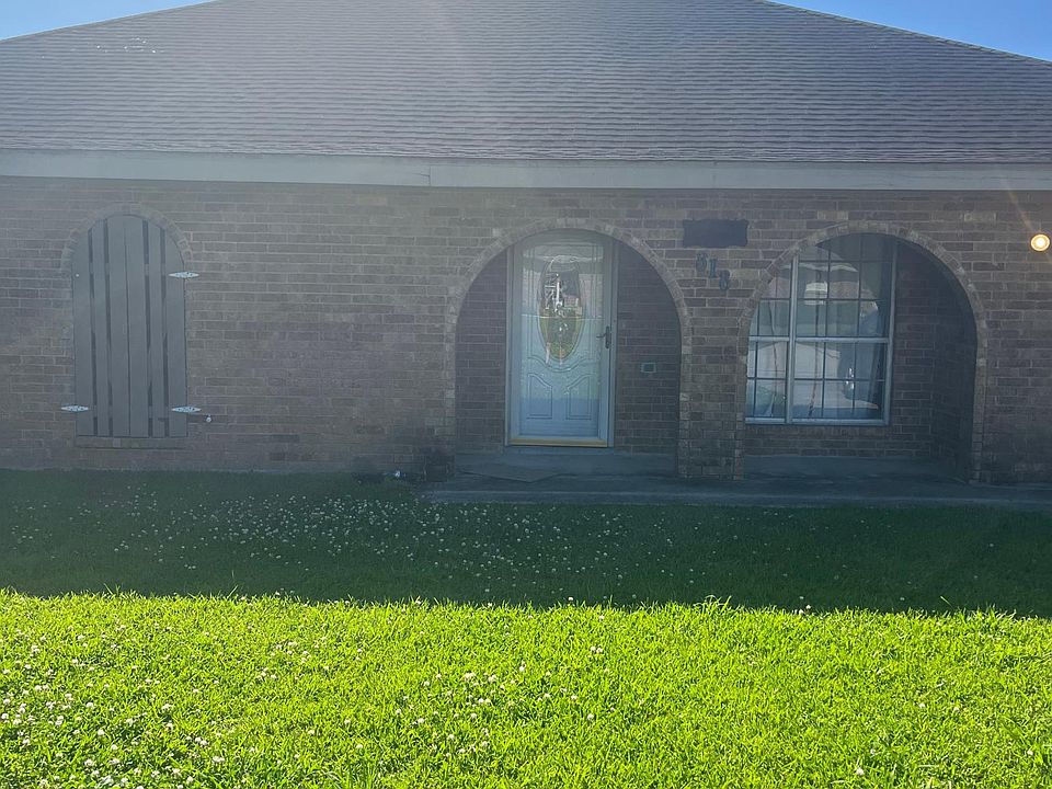 1st image of 818 Oak Ln