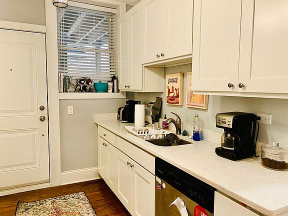 2nd image of 715 W Belmont Ave APT 1C