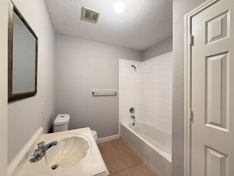 4402 Larkspur St — Photo 9