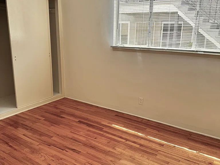 1242 Barry Ave #3 — Photo 5