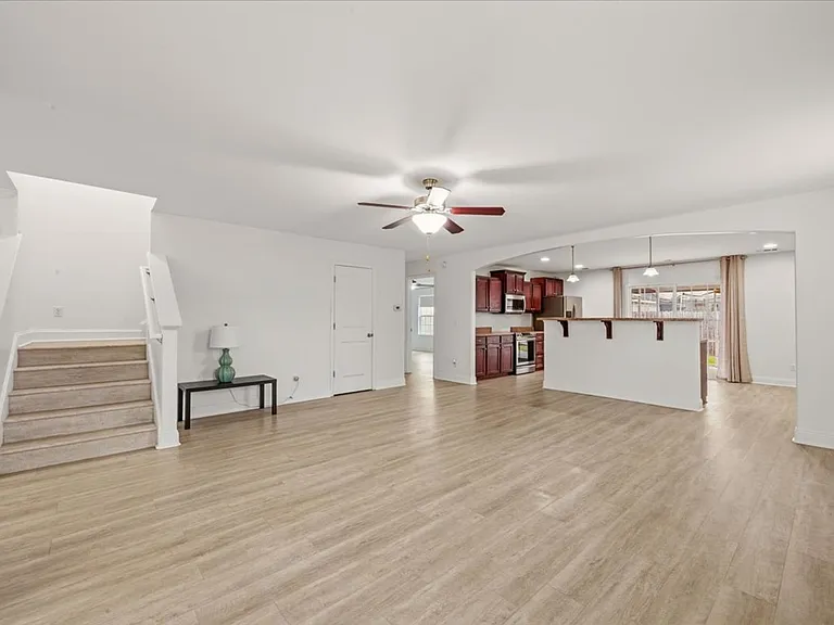 102 Old Mill Rd — Photo 2