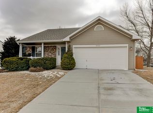 16341 Erskine St, Omaha, NE 68116