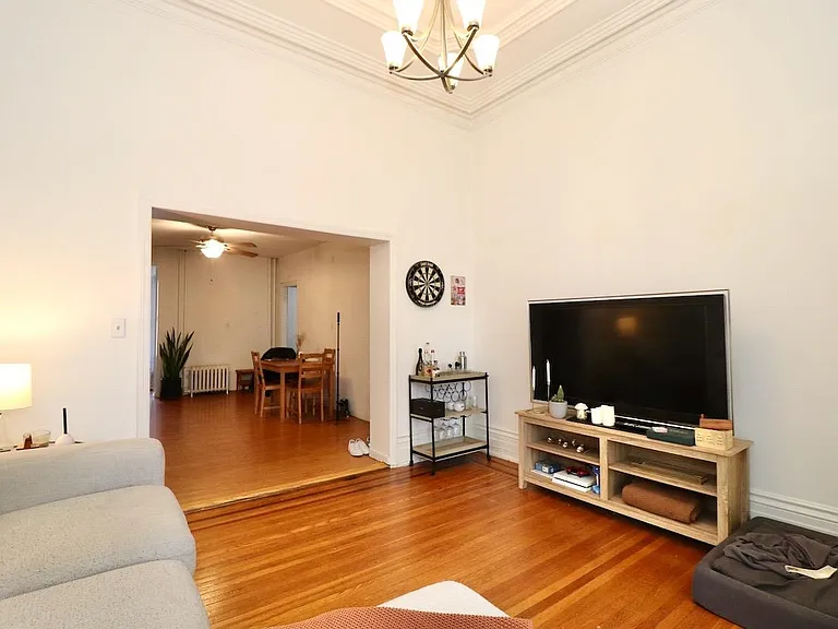 270 Montgomery St #2 — Photo 7